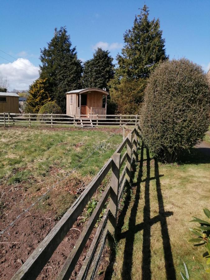 Lucker Mill Shepherds Huts Екстериор снимка