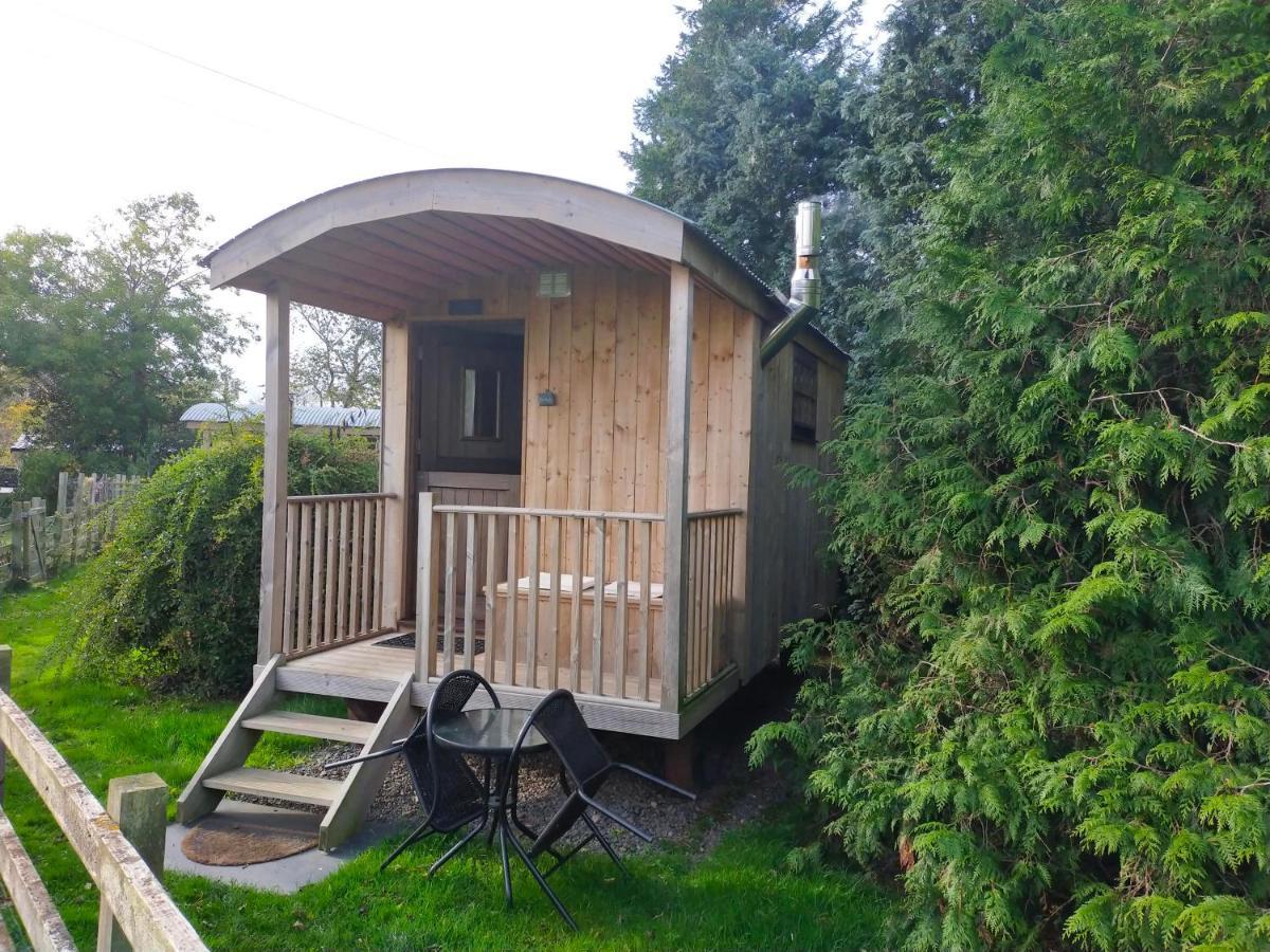 Lucker Mill Shepherds Huts Екстериор снимка